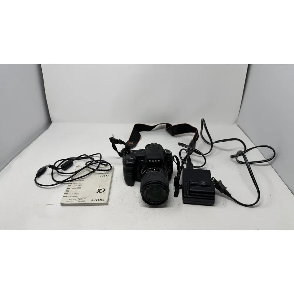 Sony Alpha DSLR-A200 10.2MP Digital SLR Camera 18-70mm Zoom Lens battery w/2GB